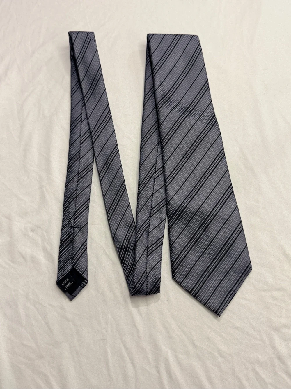 Perry Ellis Mens Gray Diagonal Stripe Silk Tie